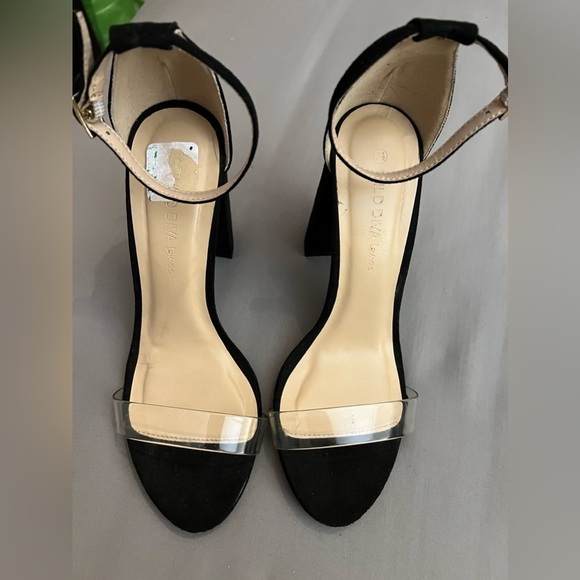 Wild Diva Faux Suede Black Sandals Heels 7.5 - Picture 2 of 4